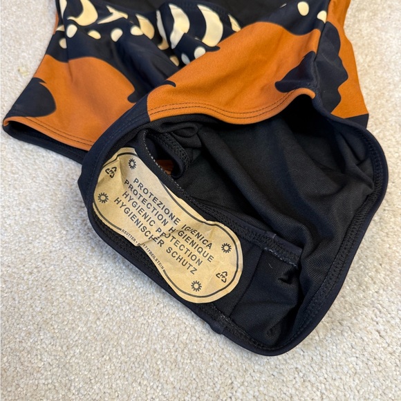 NWT Commense Orange and Black Bird Cut Out One Piece Swim Suit Size XS - Picture 4 of 8